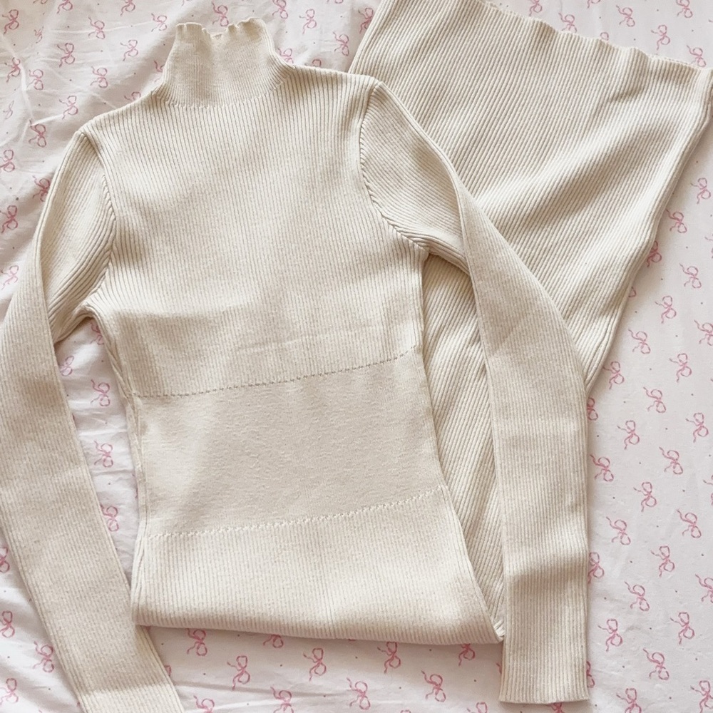Cream Turtleneck Ribbed Women’s Sweater size xs